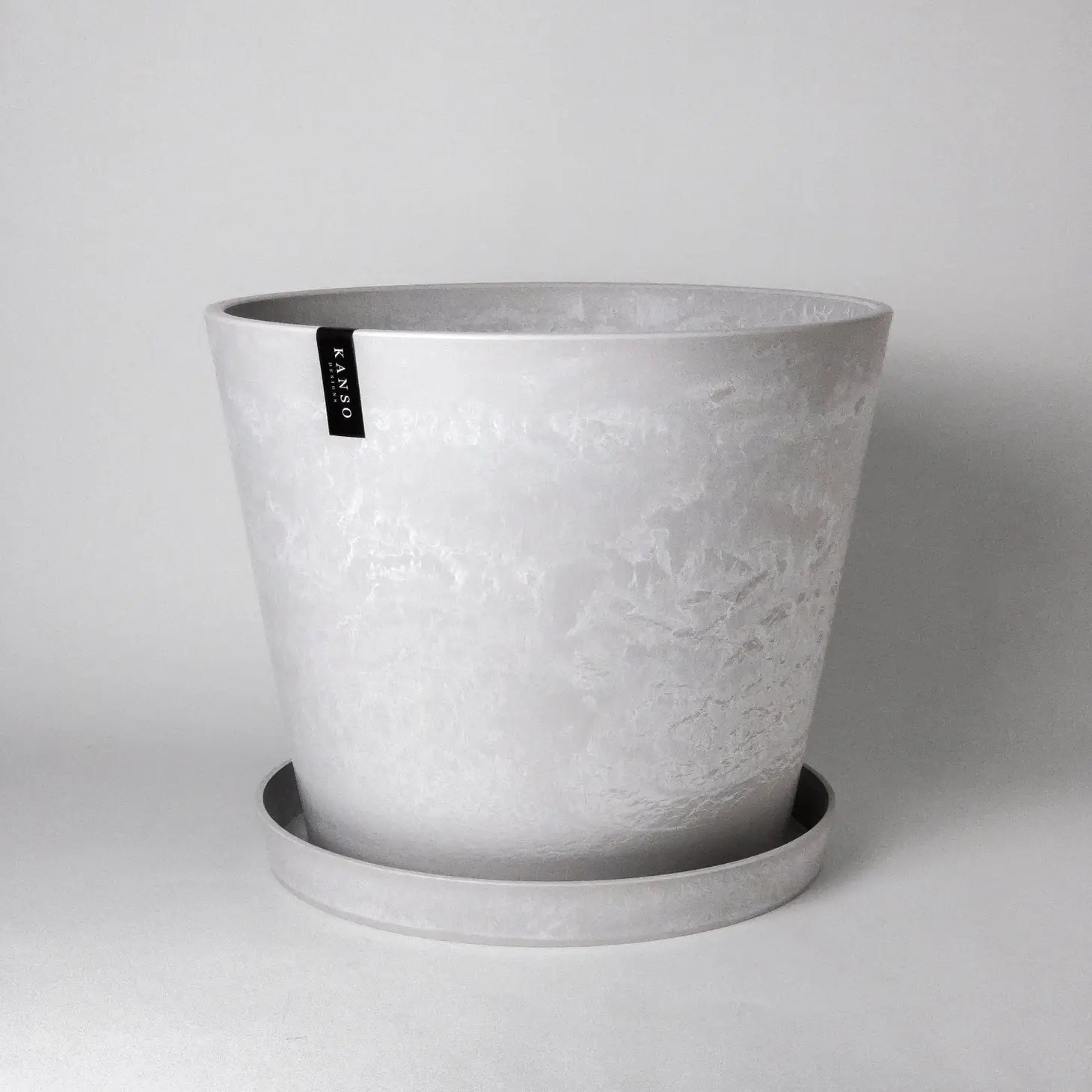 Kanso - Tapered signature pot & saucer